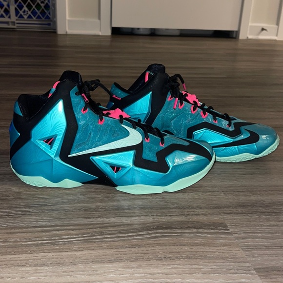 Lebron south beach retro men’s sneakers 12 NEW